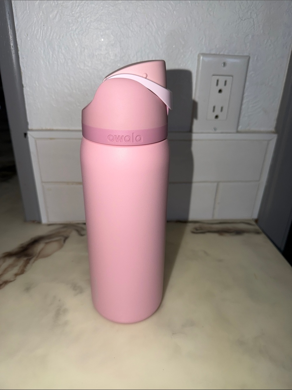 32 oz Owala Pink Insulated Bottle with Easy-Grip Lid